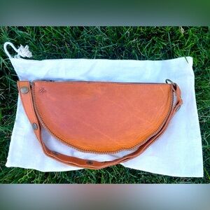 Lyons Leather Co. Honey Biggie Bee ($198)